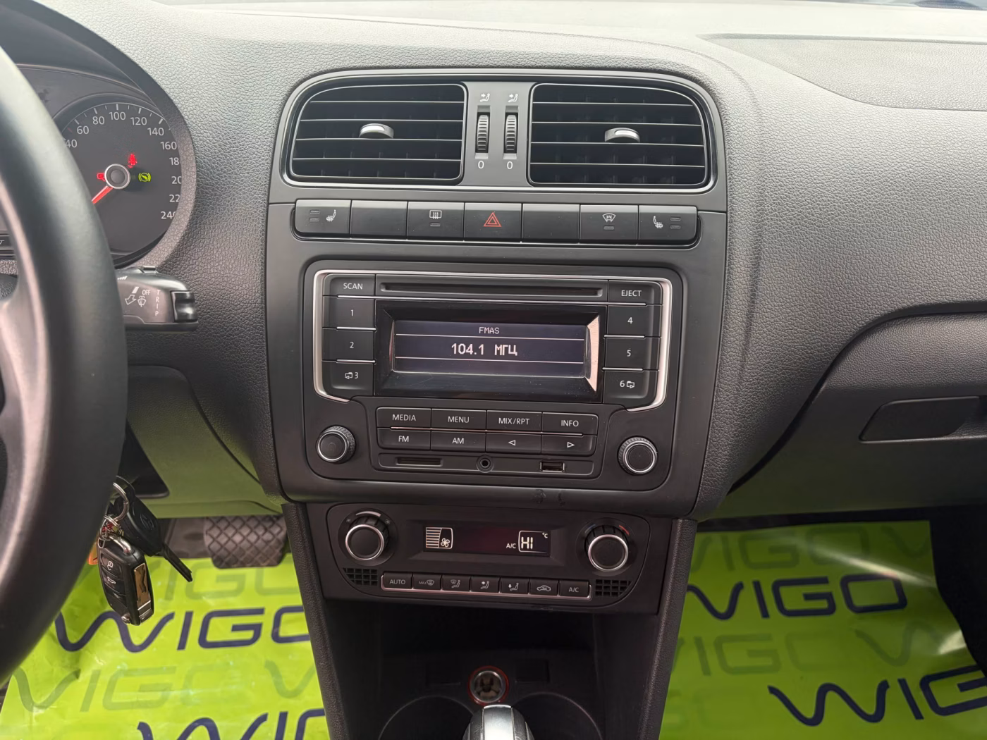 Volkswagen Polo Sedan фото 12