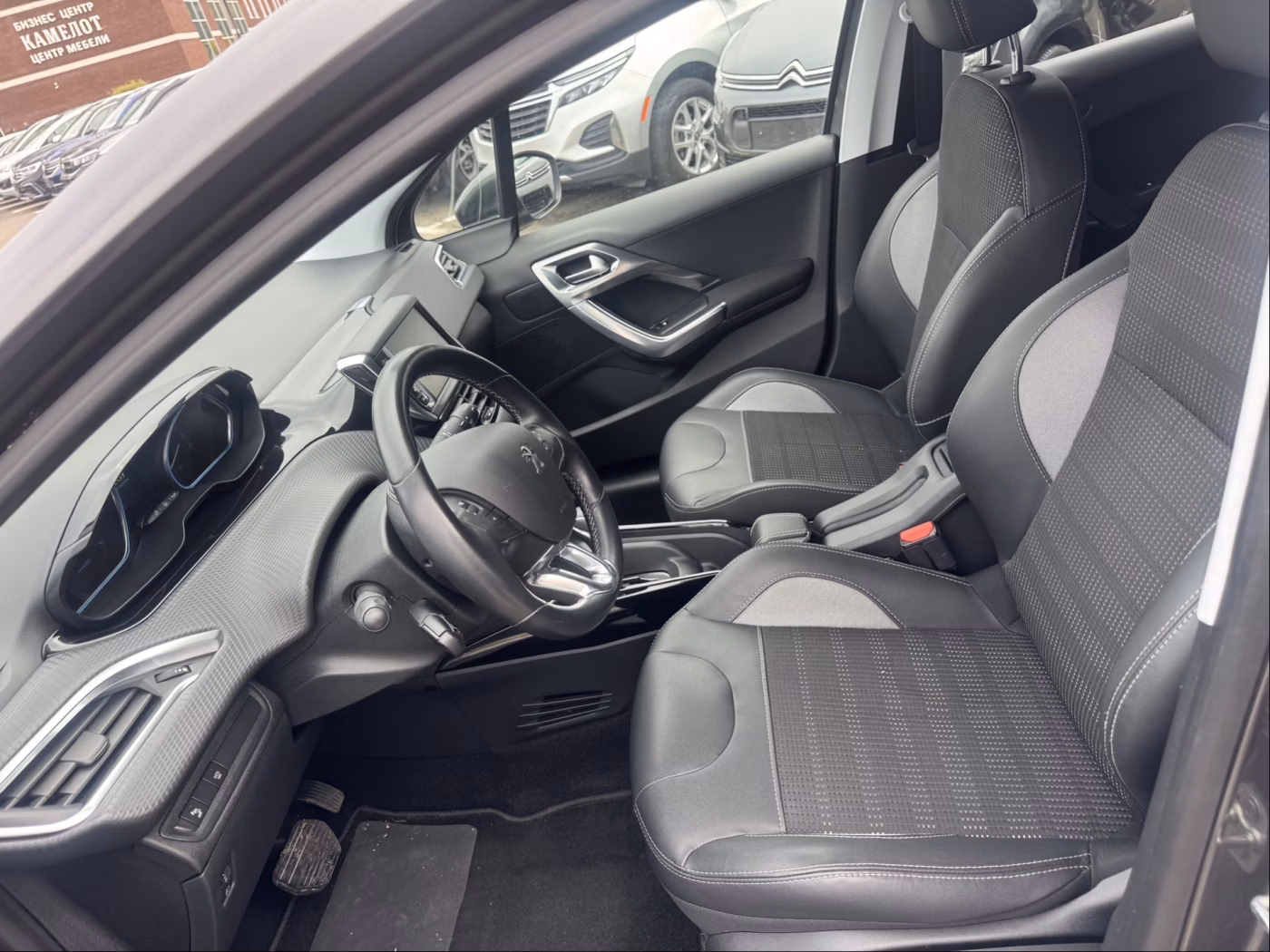 Peugeot 2008 фото 17