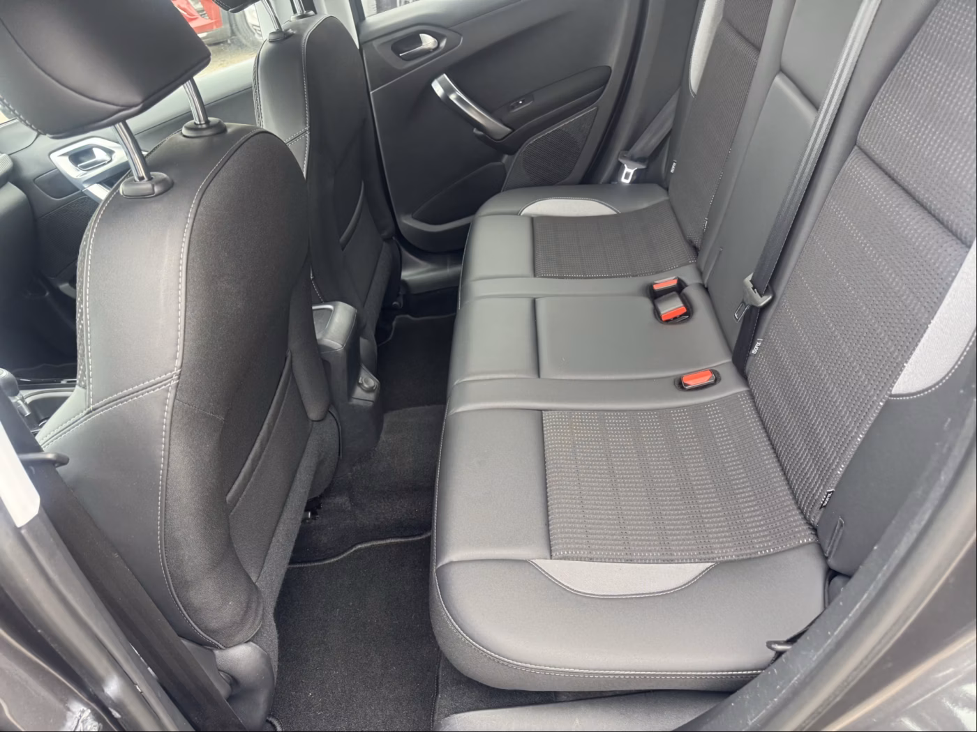 Peugeot 2008 фото 19