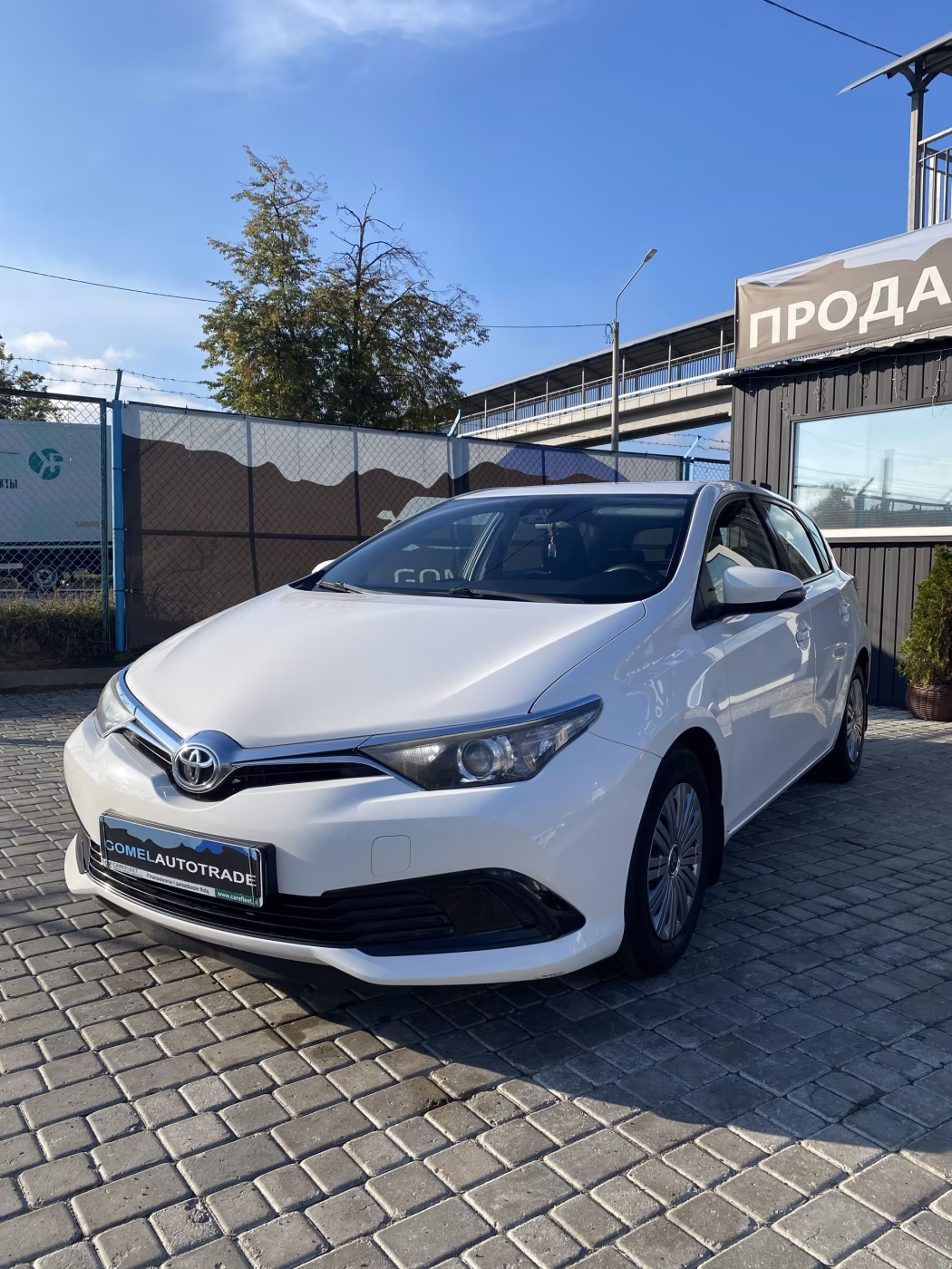 Toyota Auris фото 3