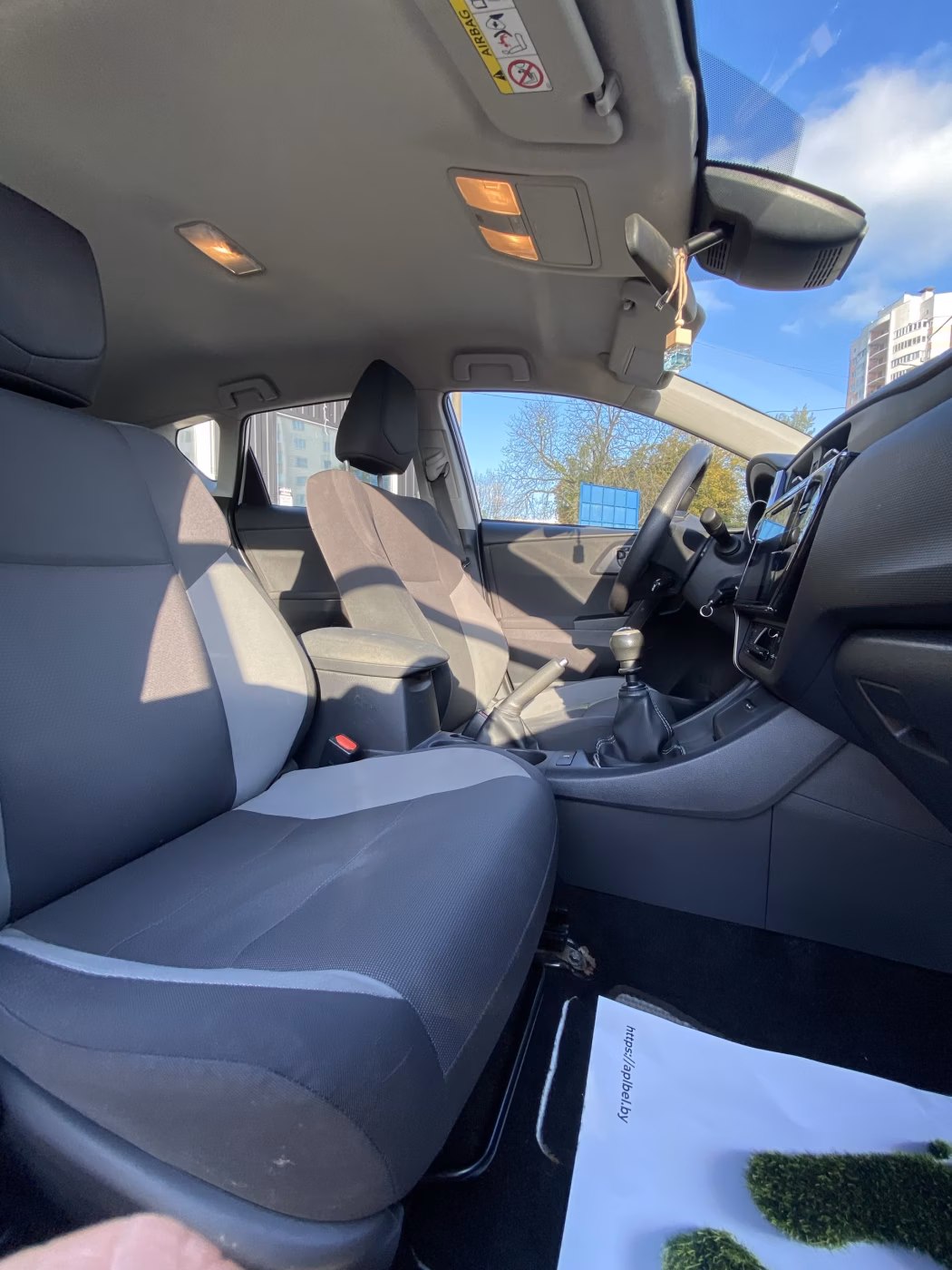 Toyota Auris фото 12