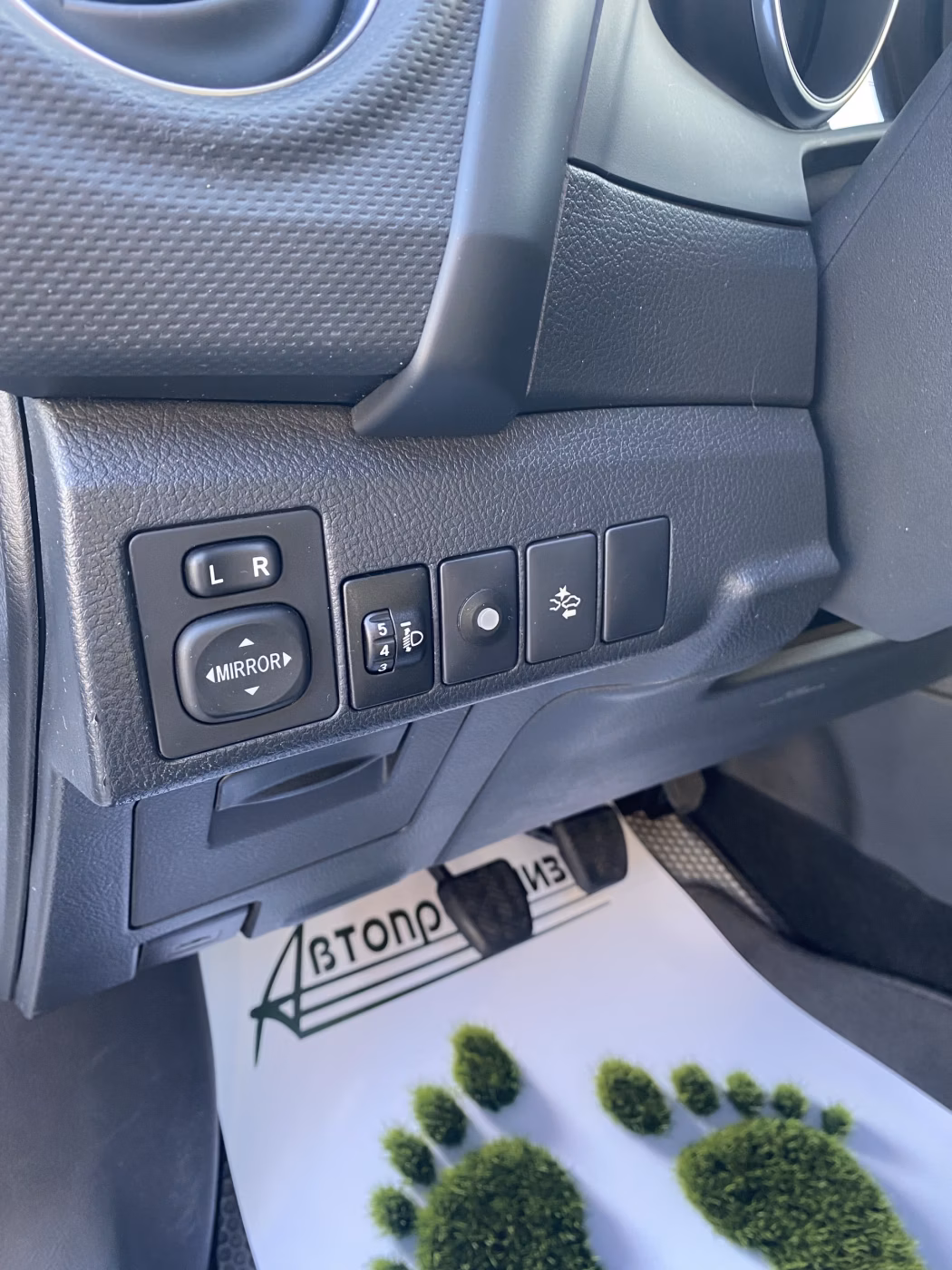 Toyota Auris фото 15