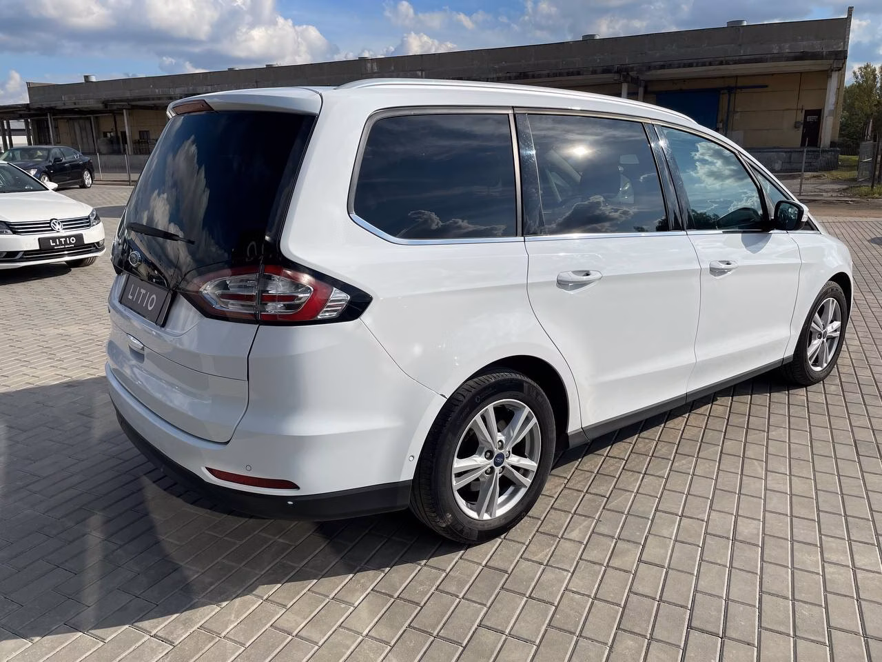 Ford Galaxy фото 8