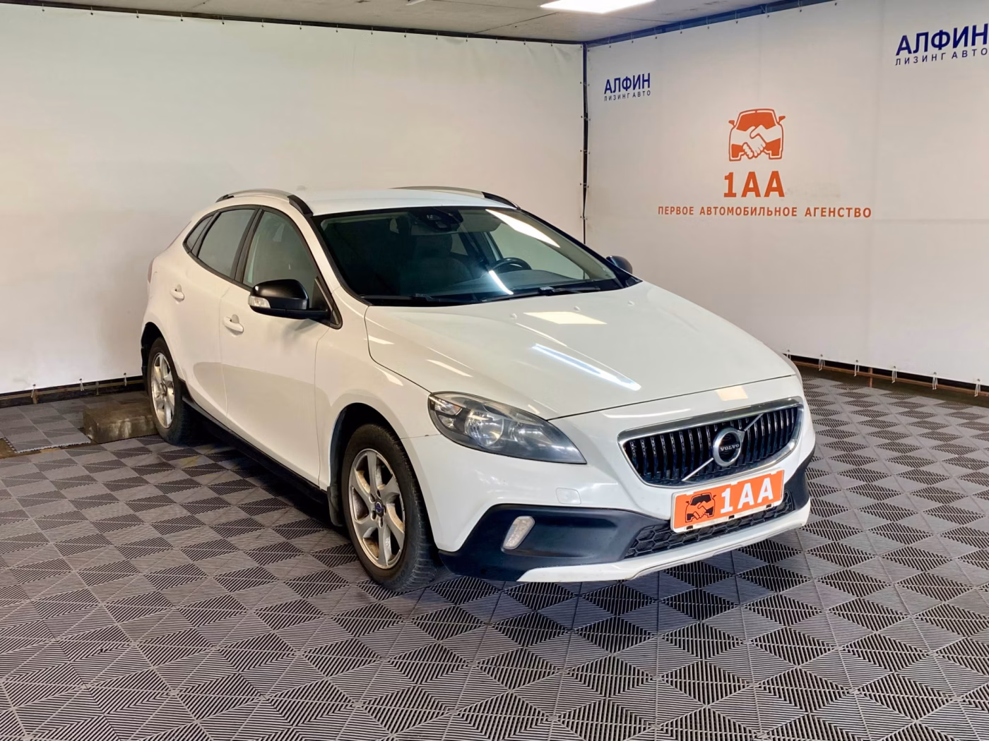 Volvo V40 Cross Country фото 2