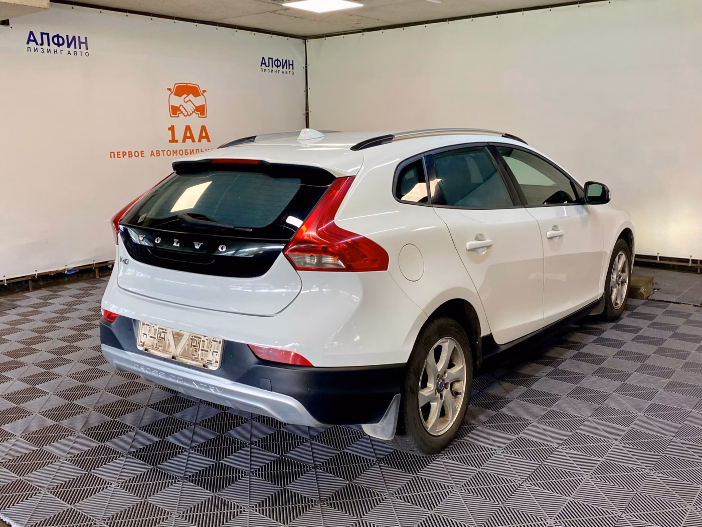 Volvo V40 Cross Country фото 3