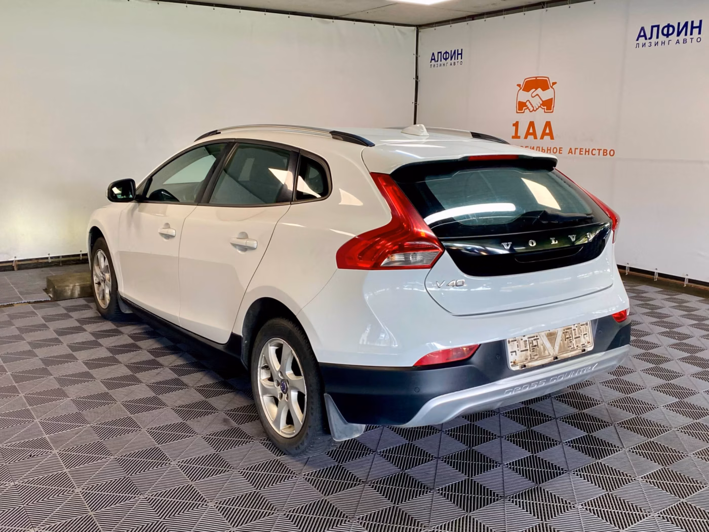 Volvo V40 Cross Country фото 4