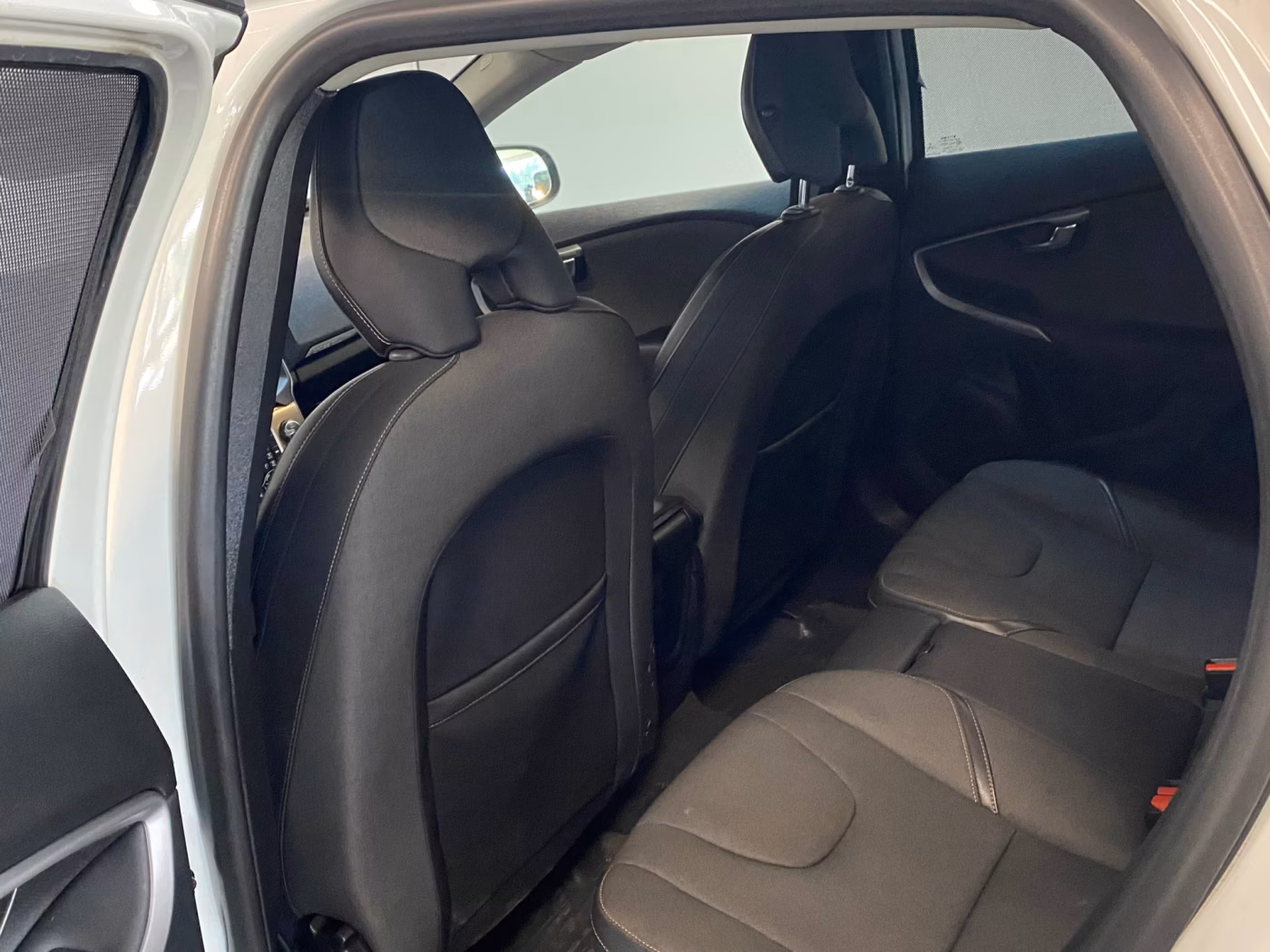 Volvo V40 Cross Country фото 6