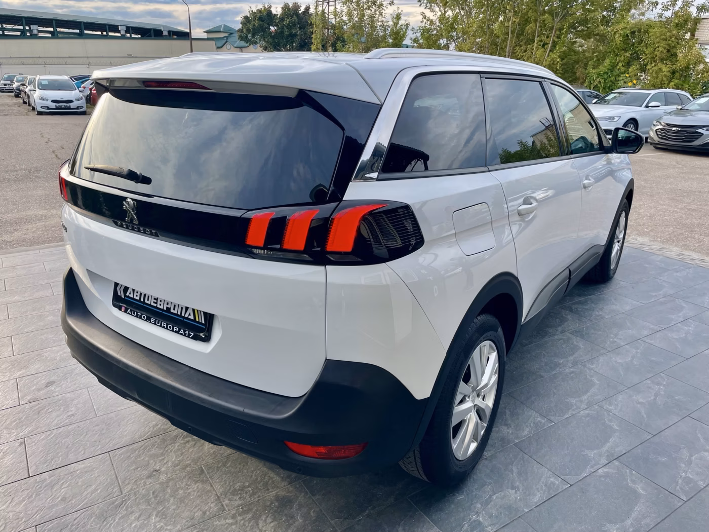 Peugeot 5008 фото 8