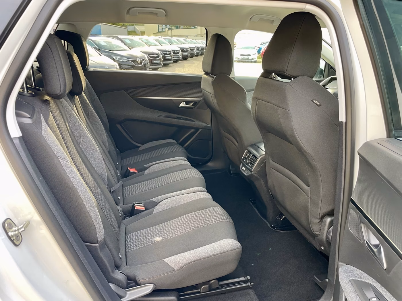 Peugeot 5008 фото 13