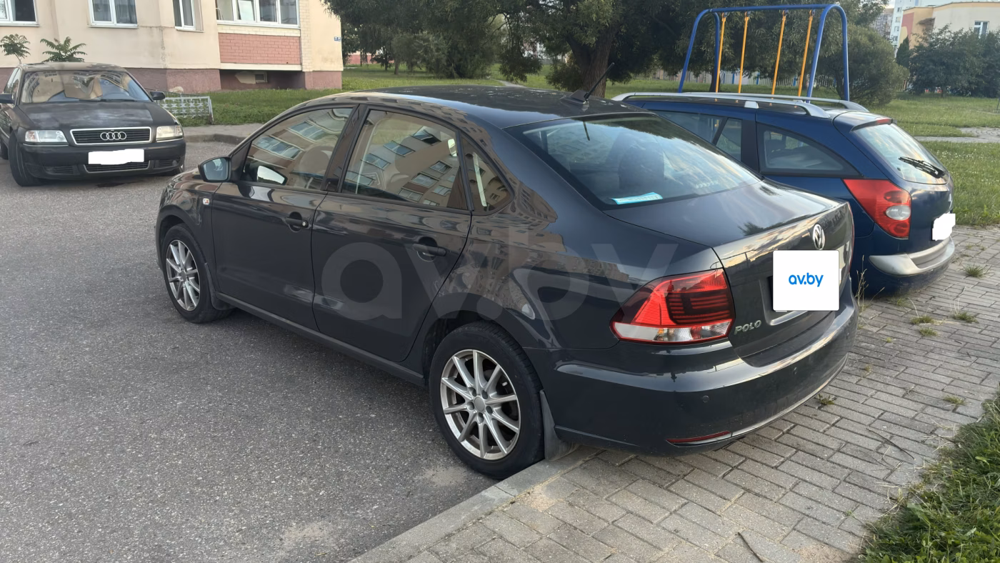 Volkswagen Polo Sedan фото 2