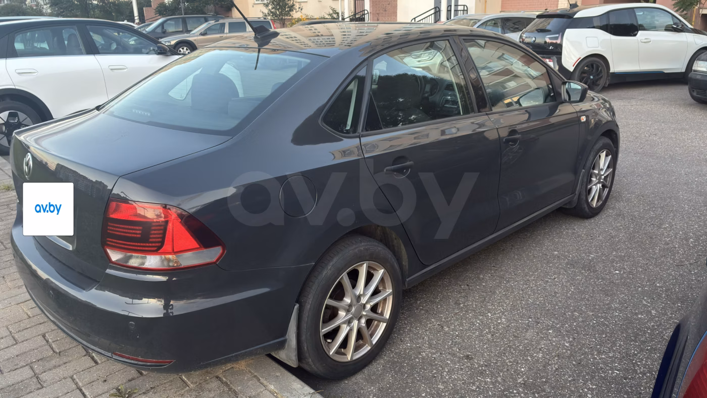 Volkswagen Polo Sedan фото 4