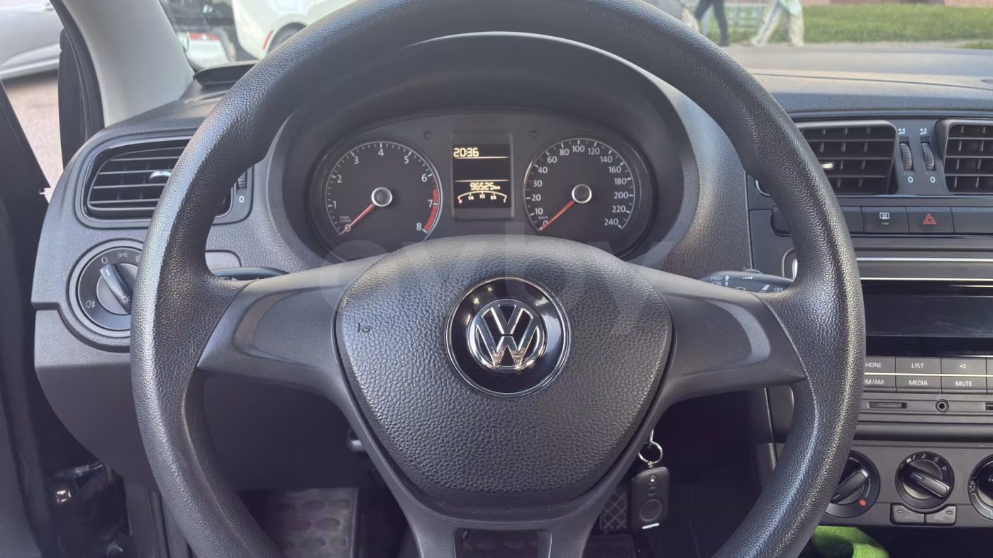 Volkswagen Polo Sedan фото 9