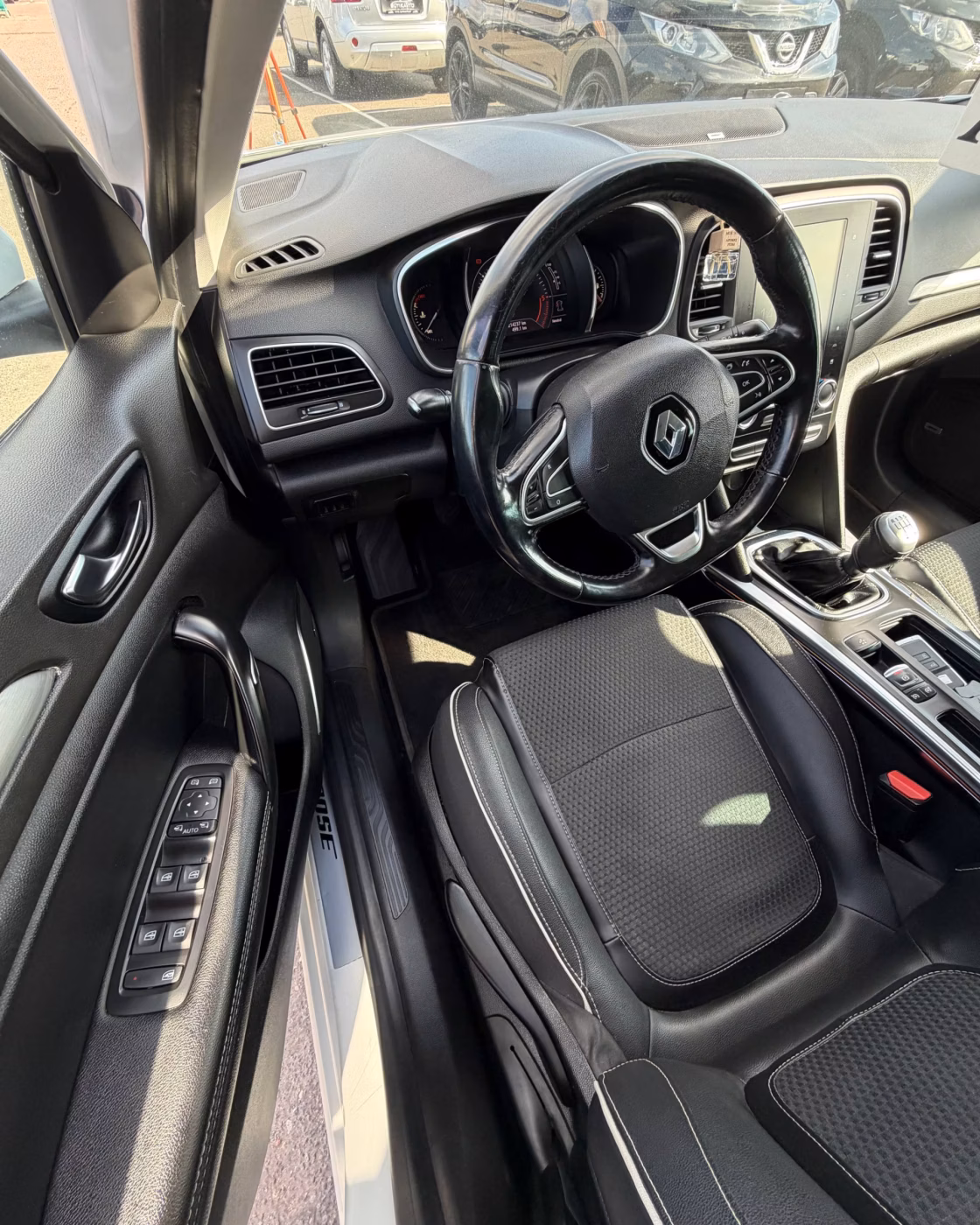 Renault Megane фото 9