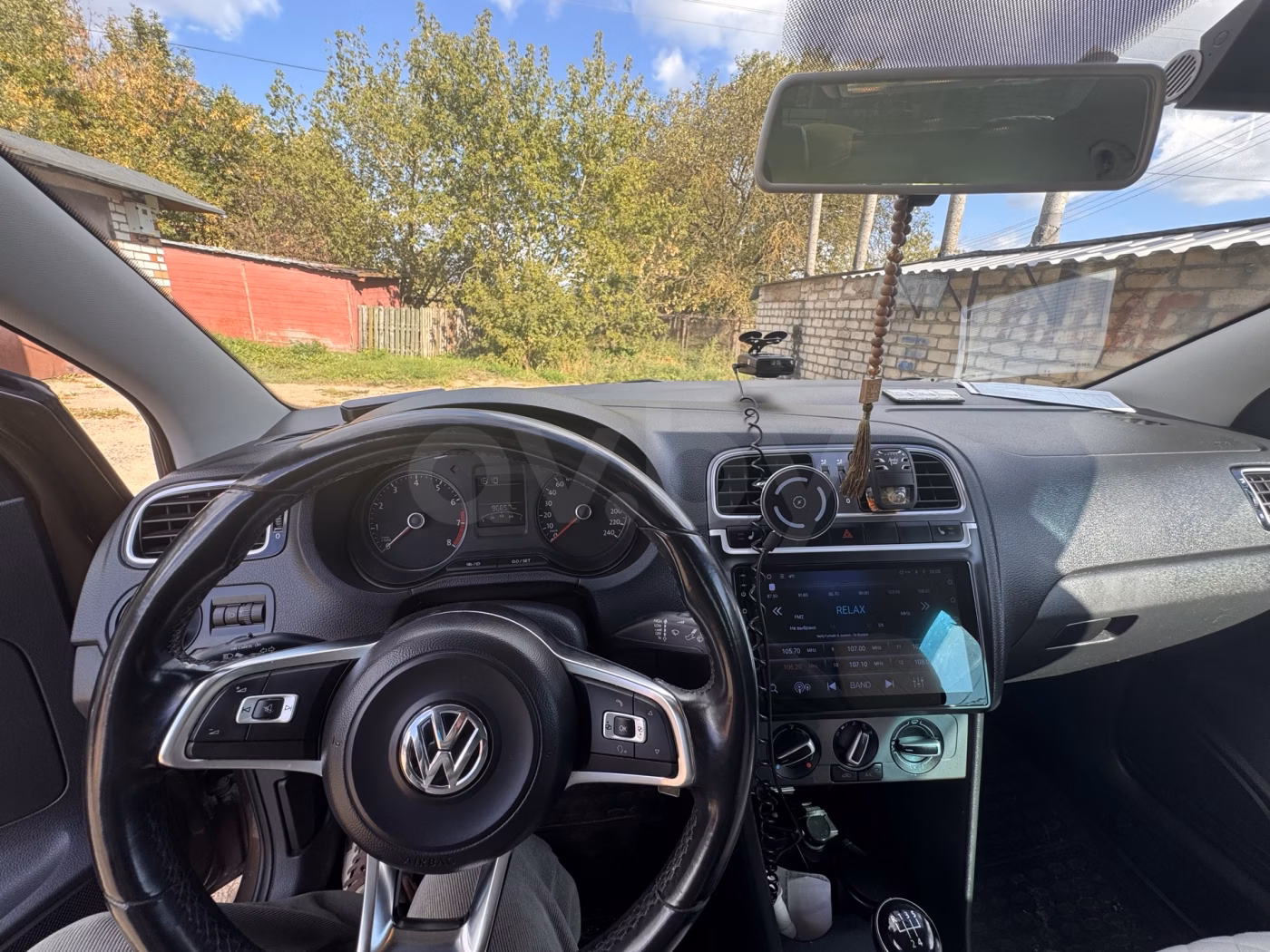 Volkswagen Polo Sedan фото 2