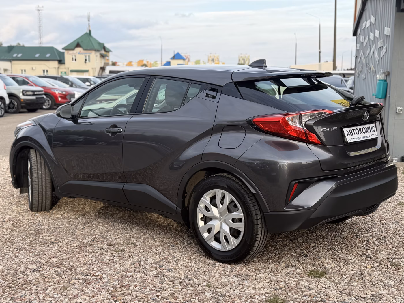 Toyota C-HR фото 2