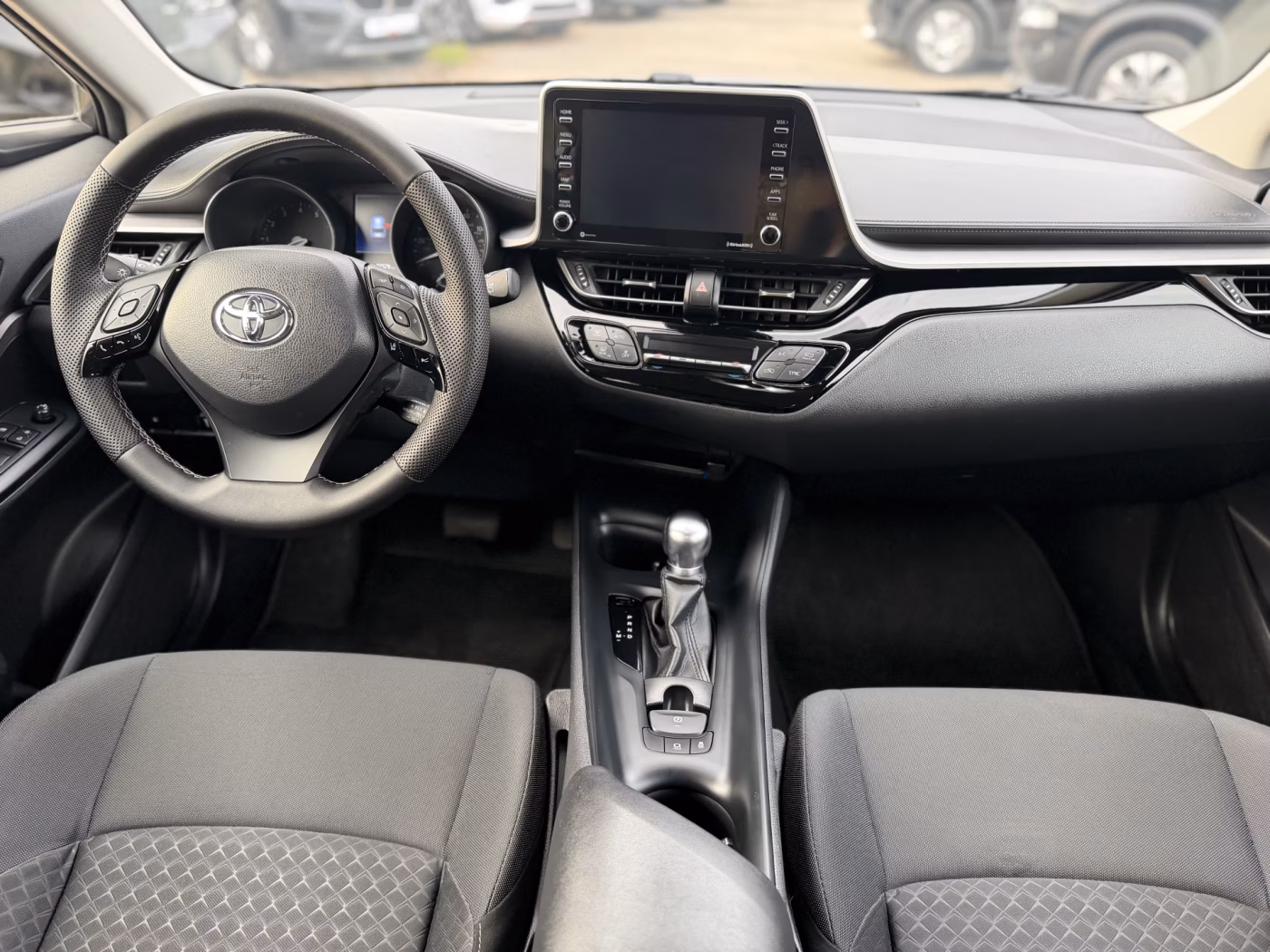 Toyota C-HR фото 13