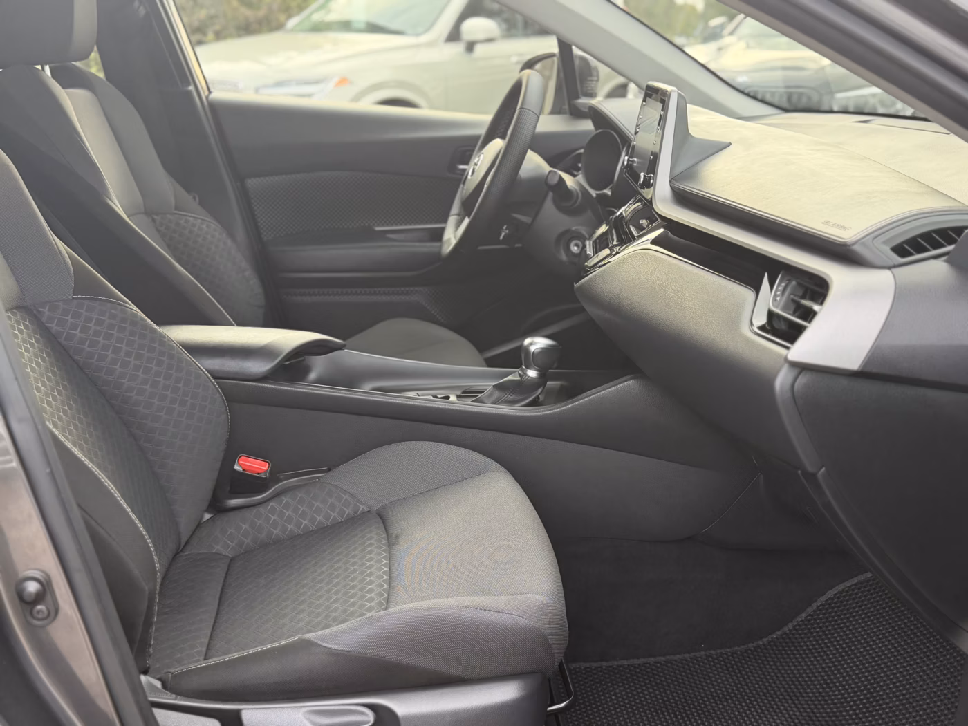 Toyota C-HR фото 15