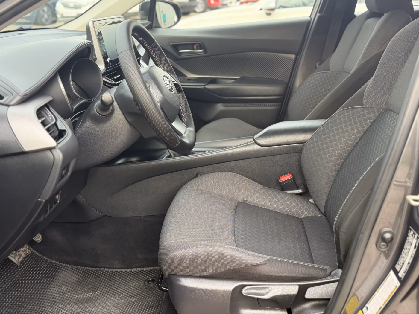 Toyota C-HR фото 17