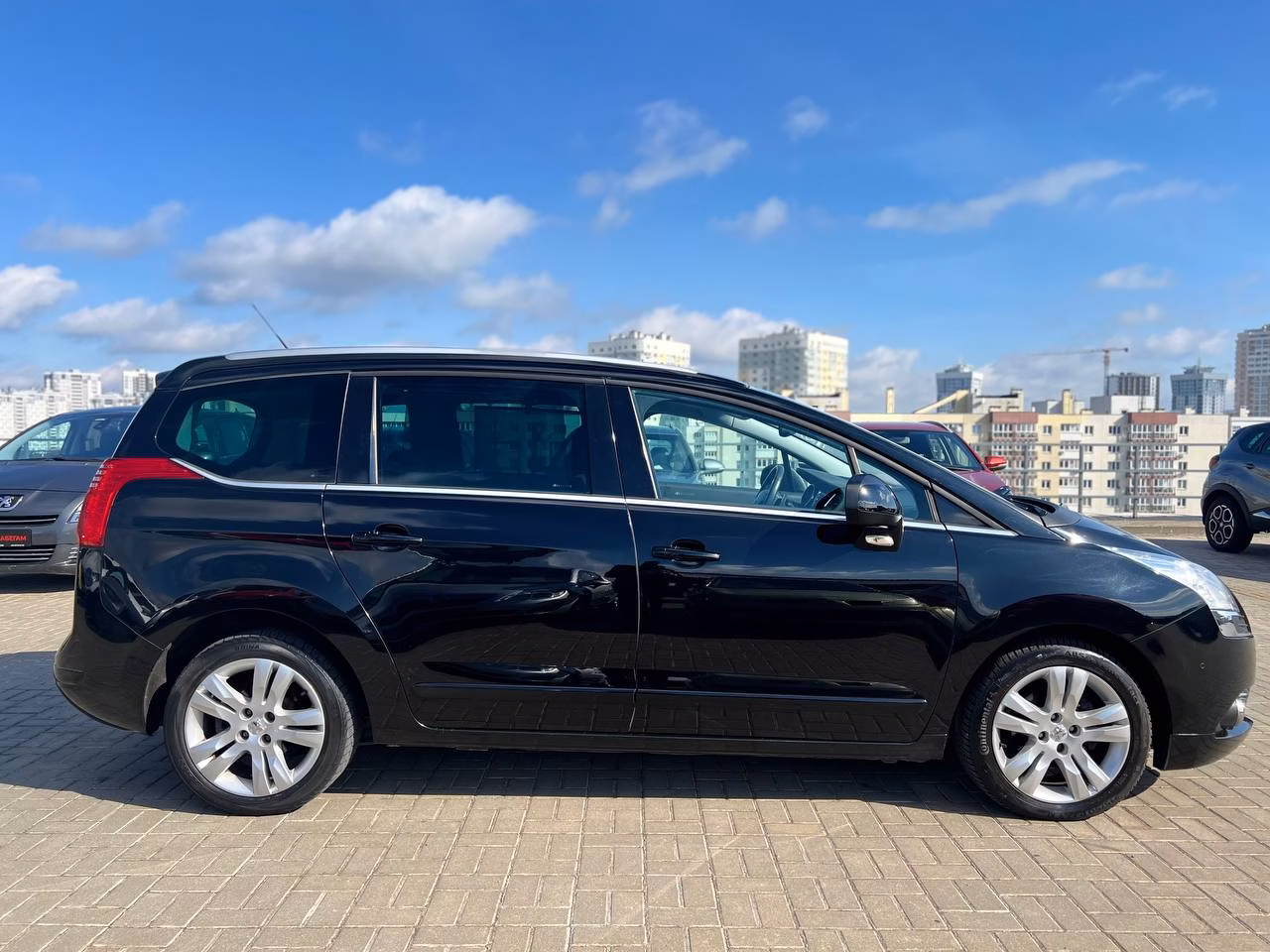 Peugeot 5008 фото 6