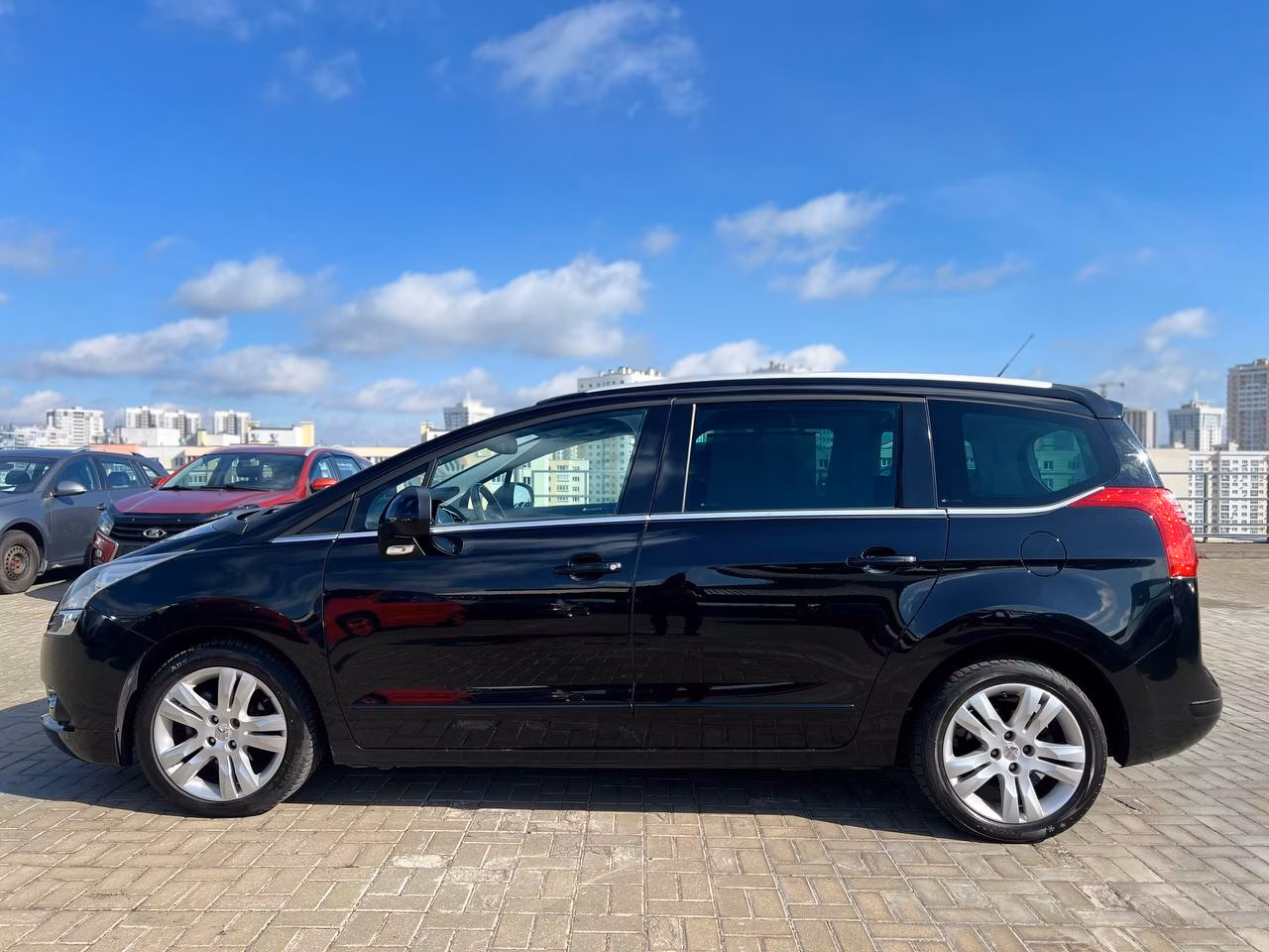 Peugeot 5008 фото 9