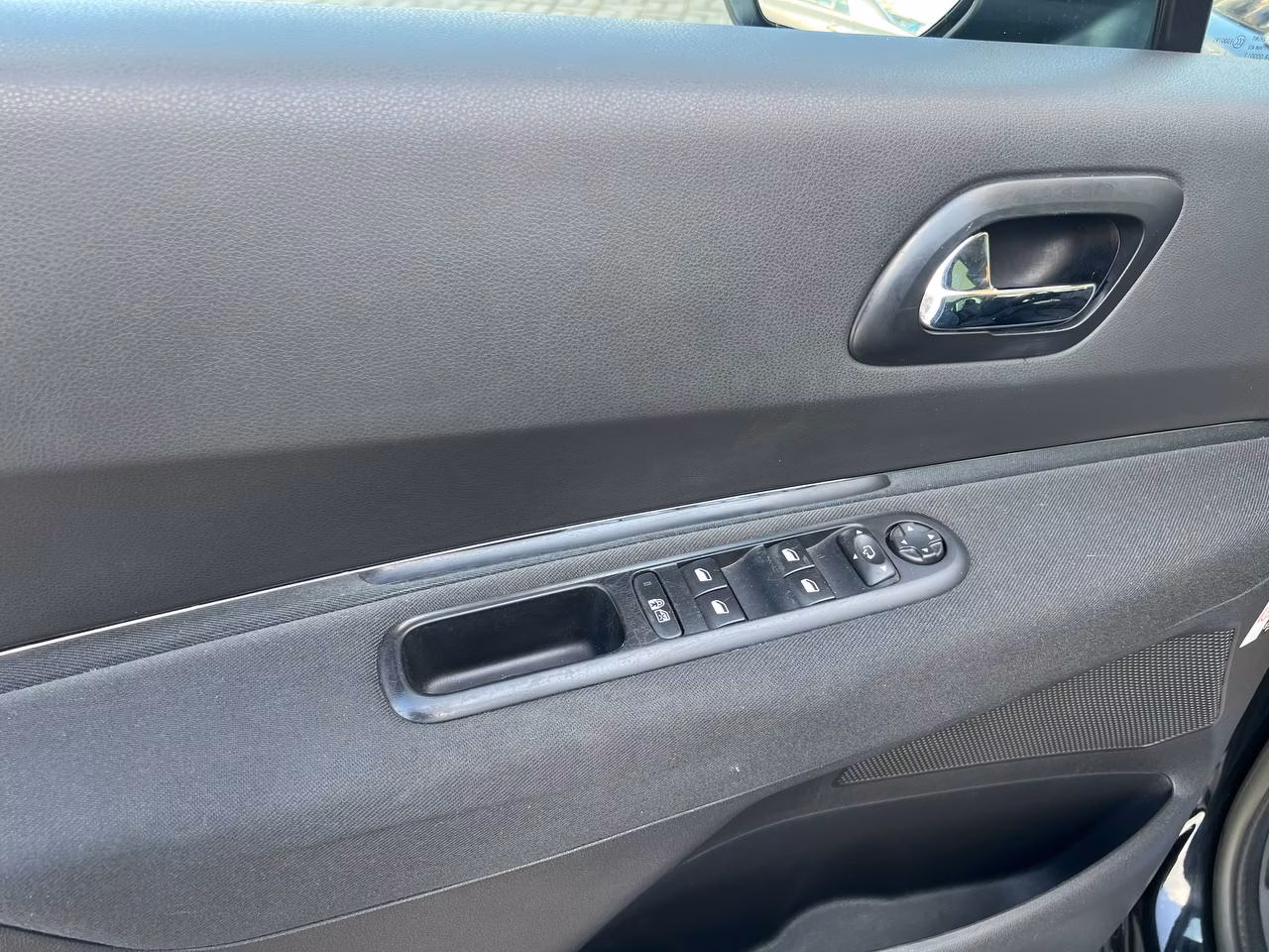 Peugeot 5008 фото 16