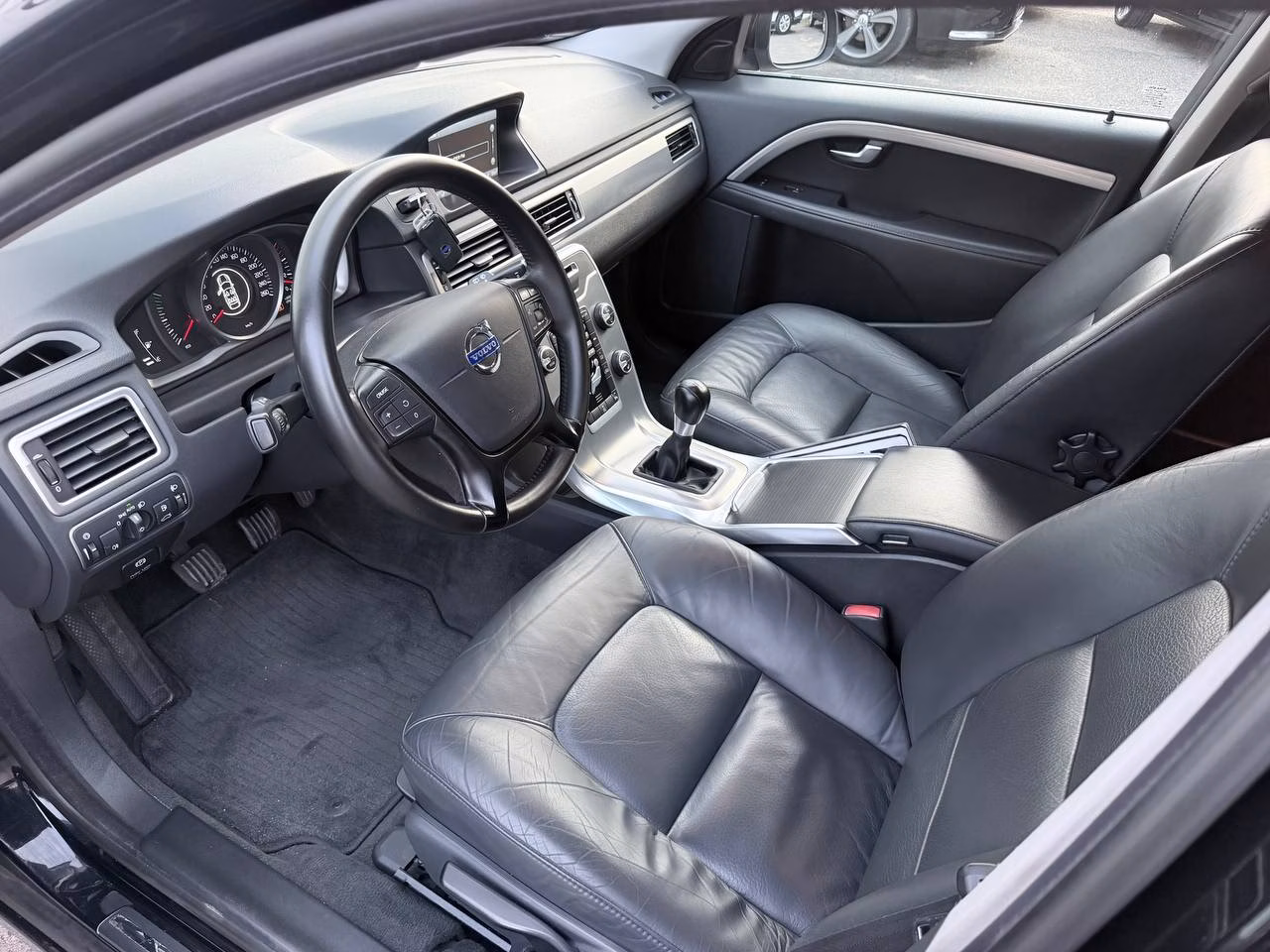 Volvo V70 фото 11