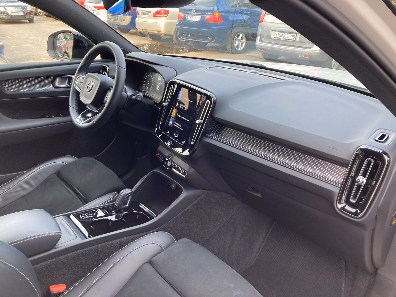 Volvo XC40 фото 14