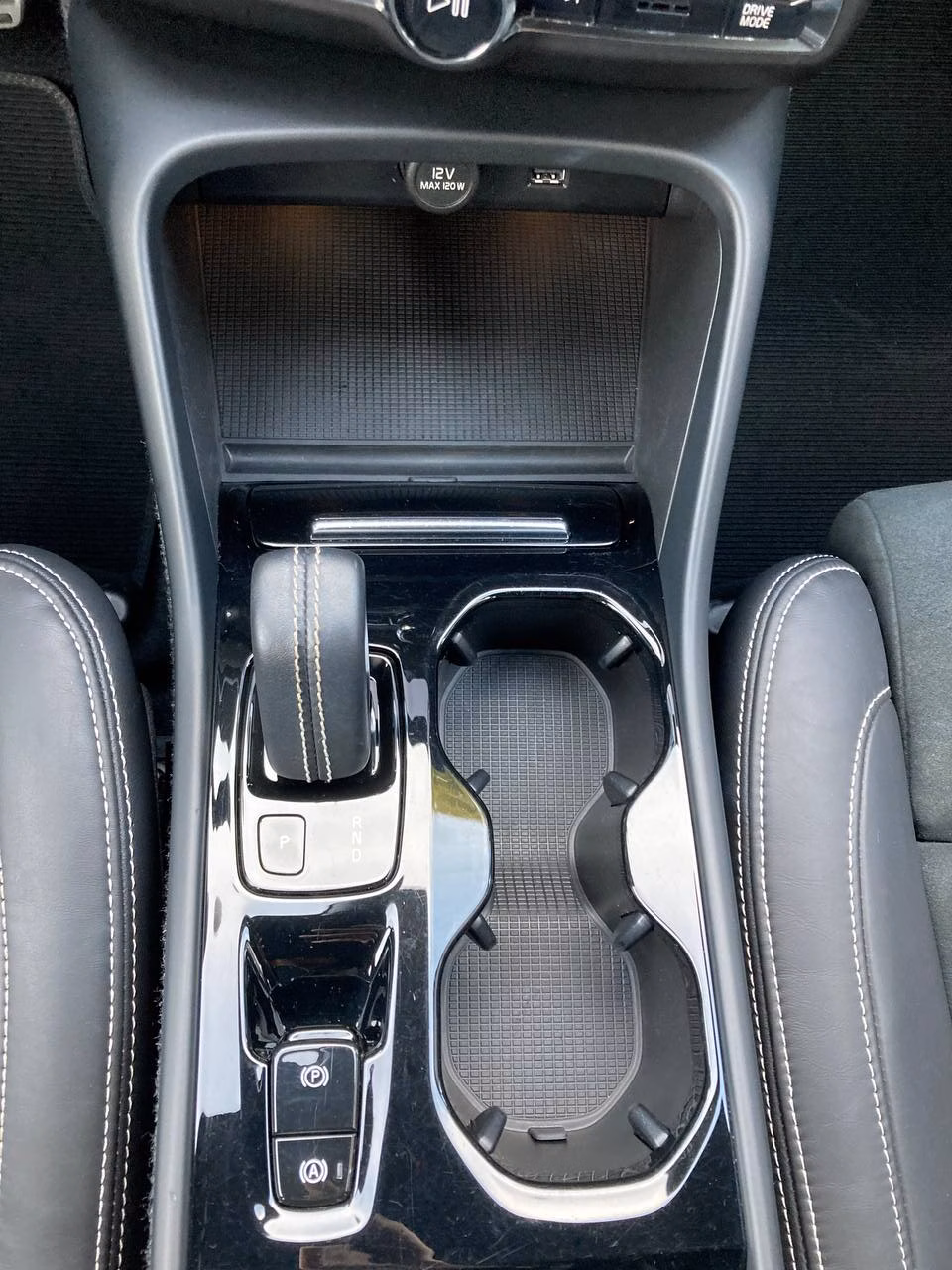 Volvo XC40 фото 16