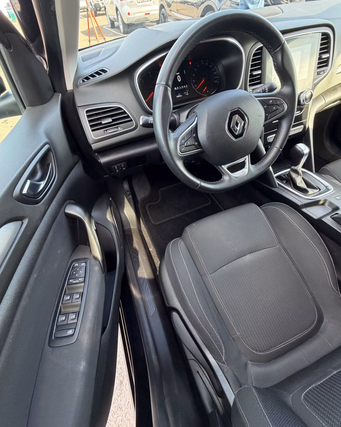 Renault Megane фото 9
