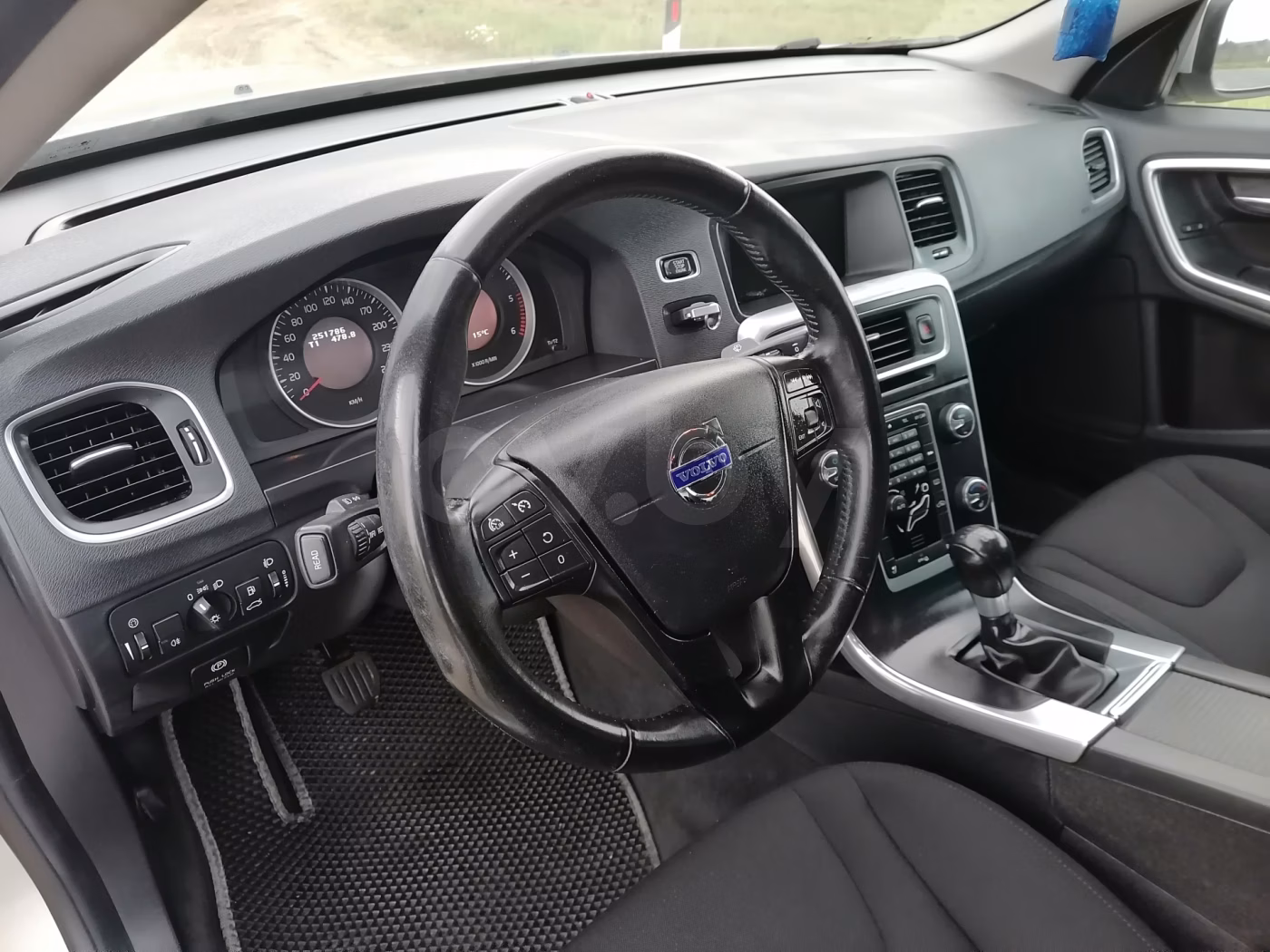 Volvo S60 фото 13