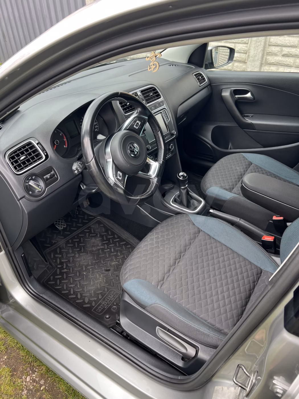 Volkswagen Polo Sedan фото 13