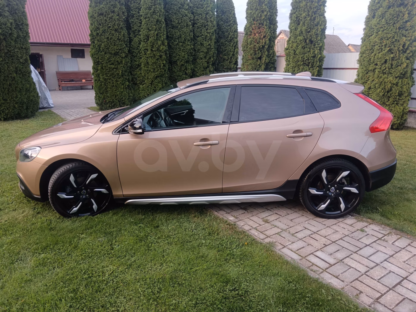 Volvo V40 Cross Country фото 2