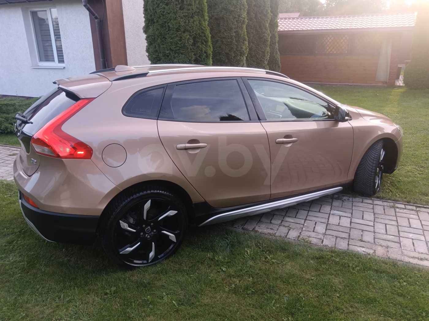 Volvo V40 Cross Country фото 3