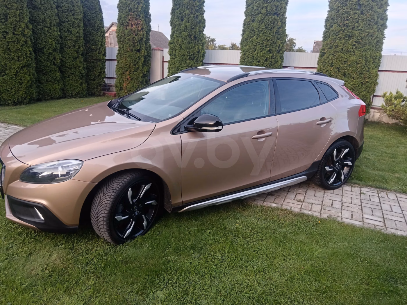 Volvo V40 Cross Country фото 4