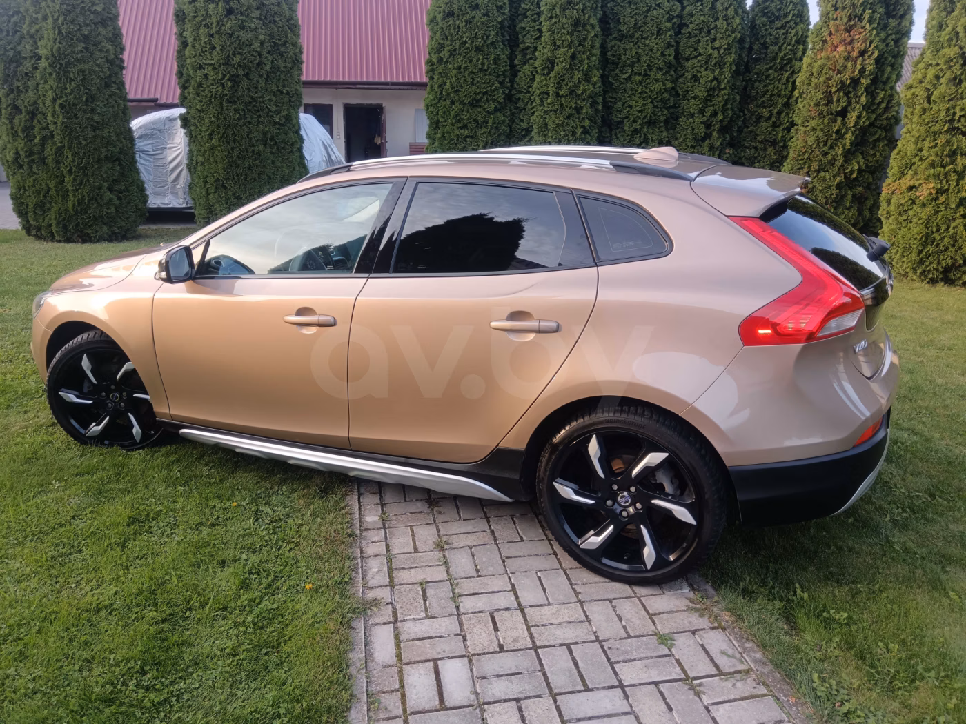 Volvo V40 Cross Country фото 5