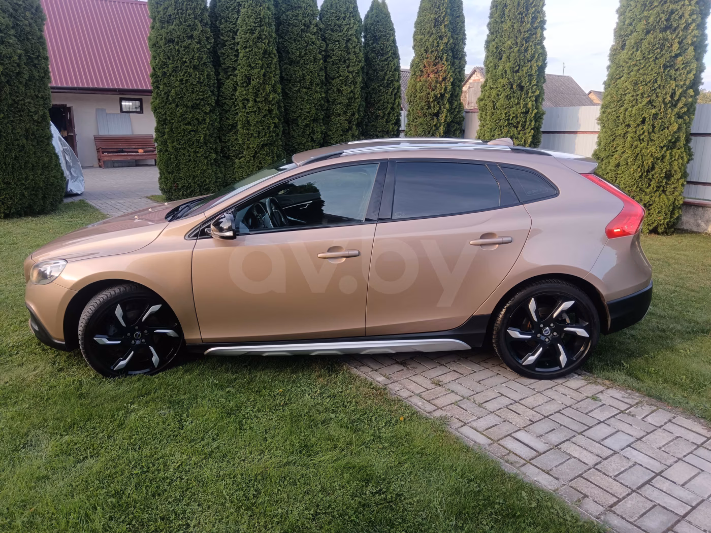 Volvo V40 Cross Country фото 6