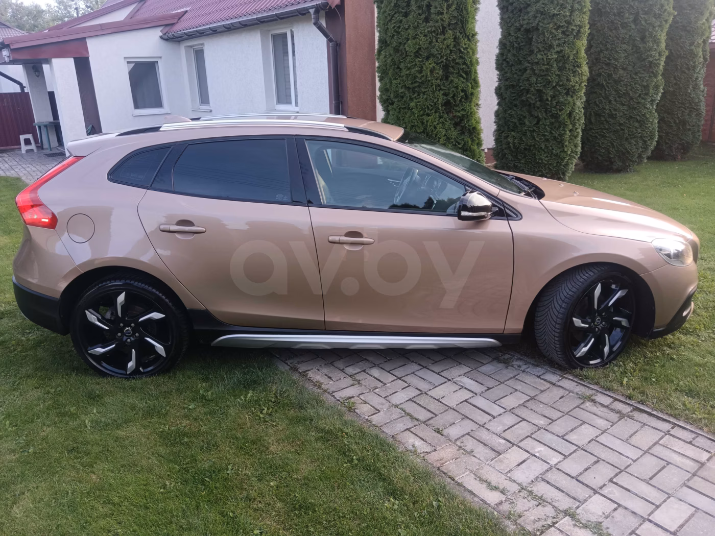 Volvo V40 Cross Country фото 7
