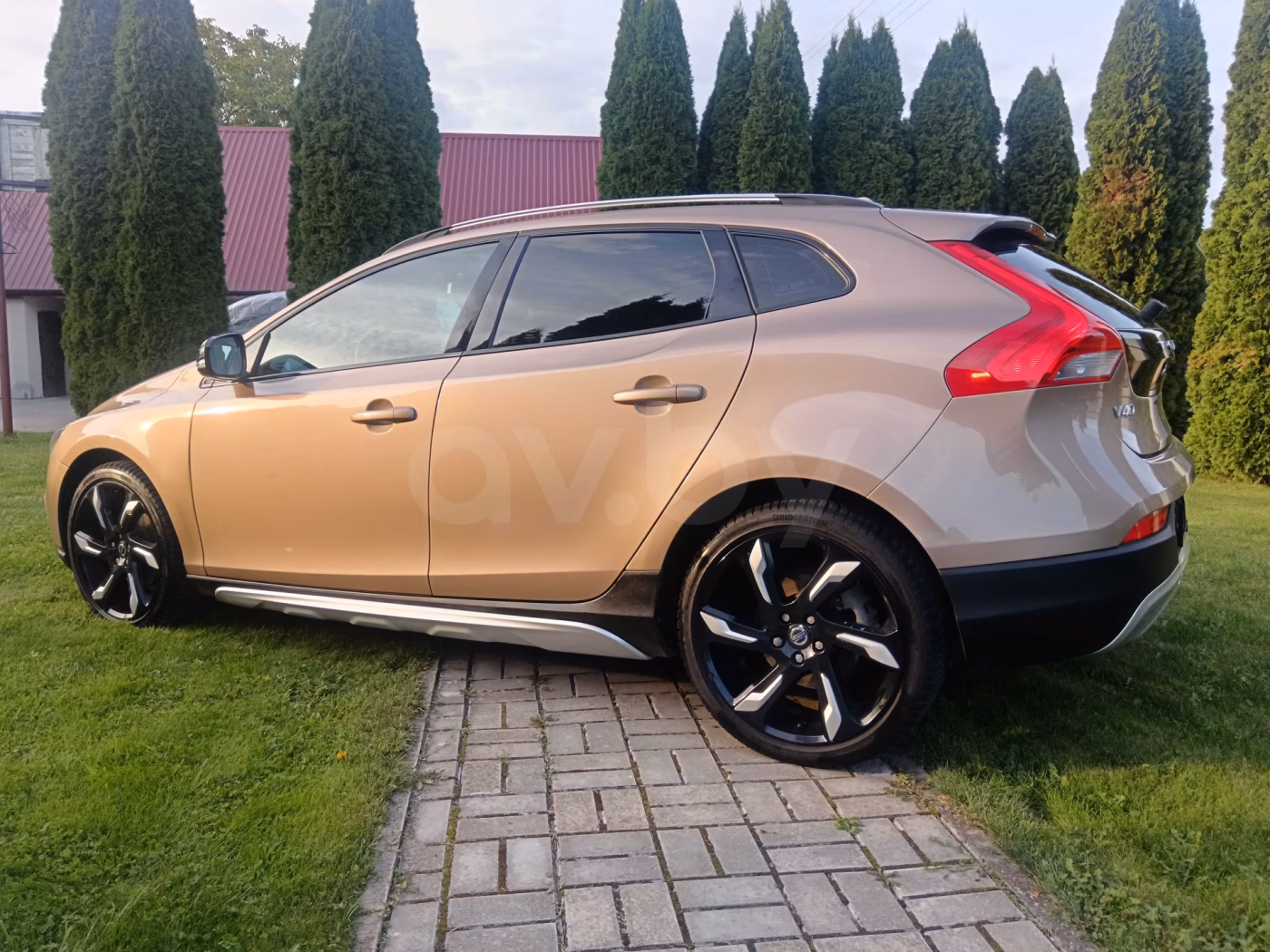 Volvo V40 Cross Country фото 14