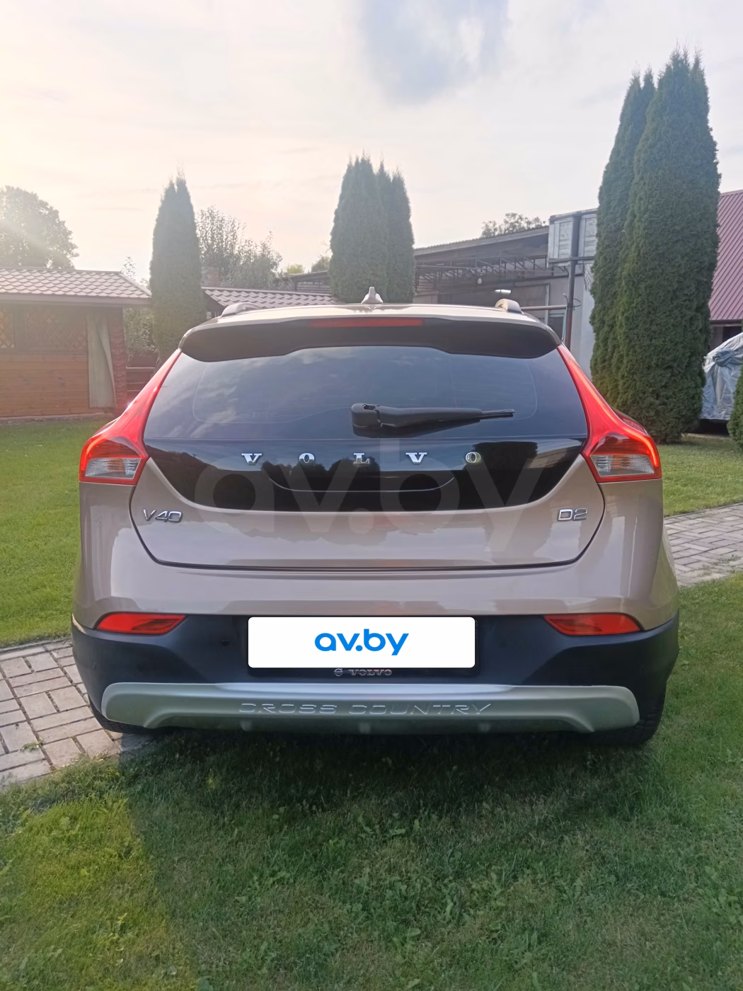 Volvo V40 Cross Country фото 17