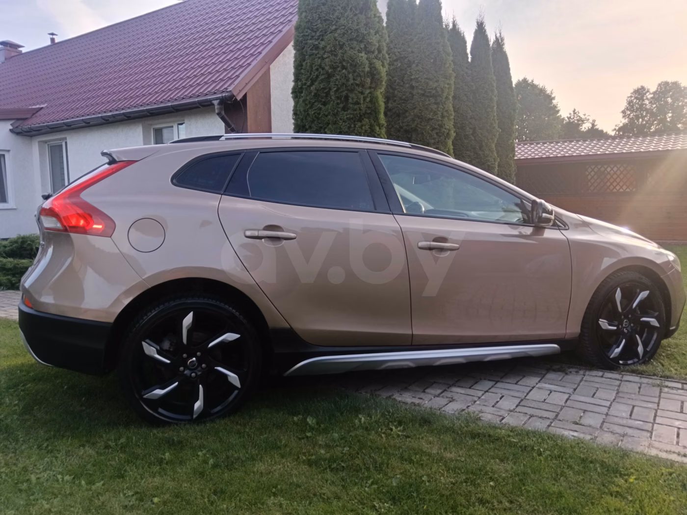 Volvo V40 Cross Country фото 18