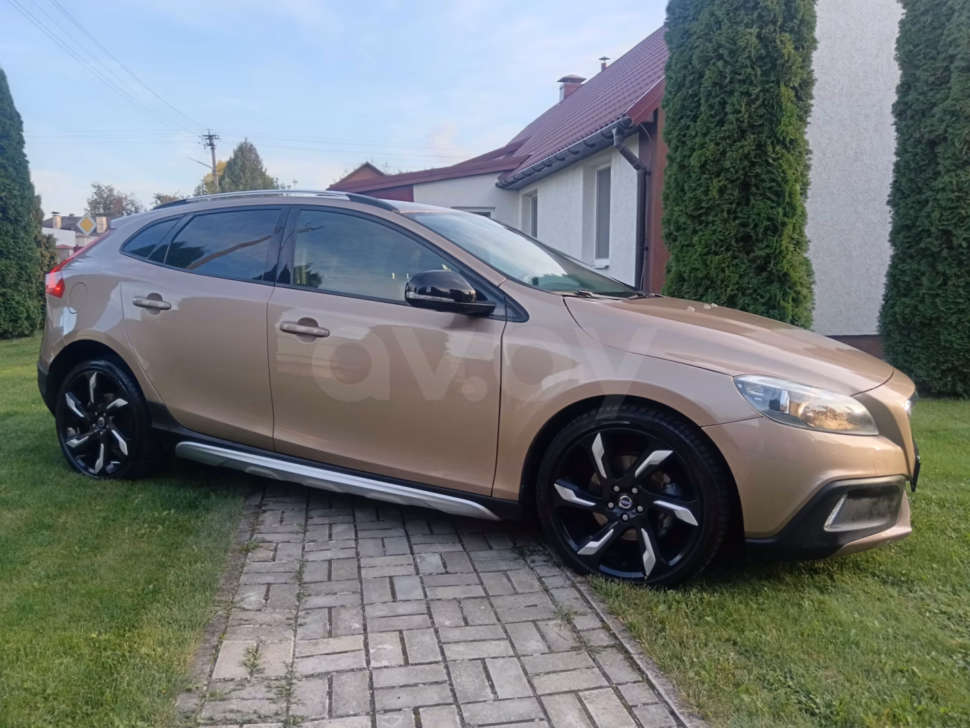 Volvo V40 Cross Country фото 19