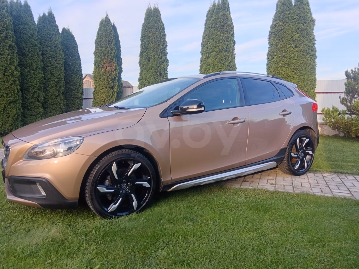 Volvo V40 Cross Country фото 20