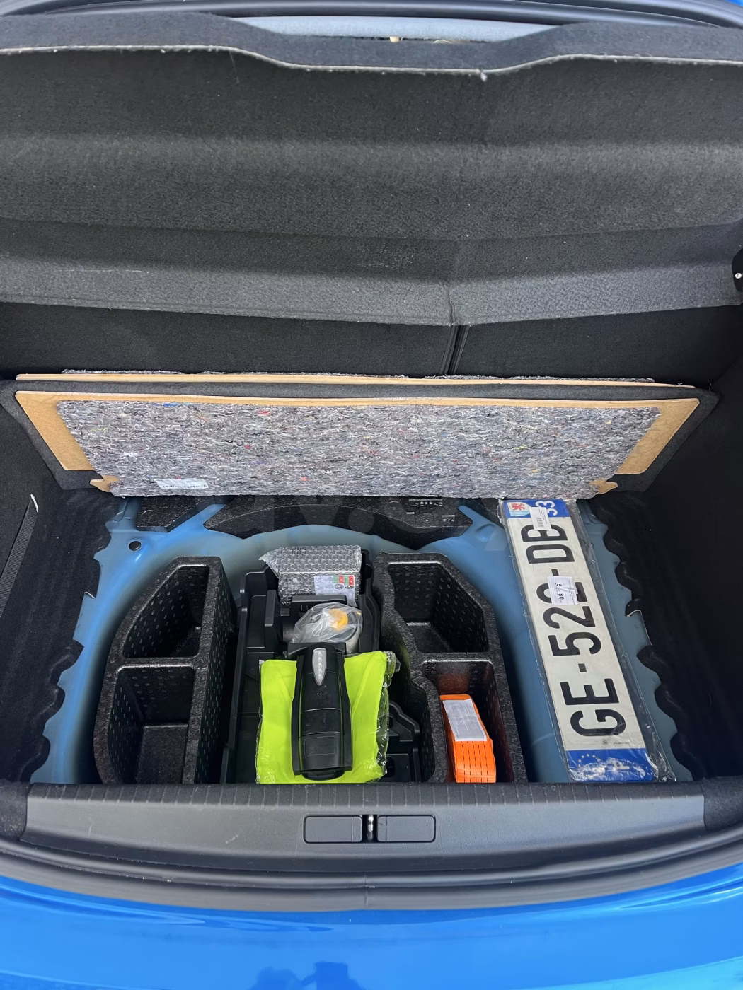 Peugeot 208 фото 10