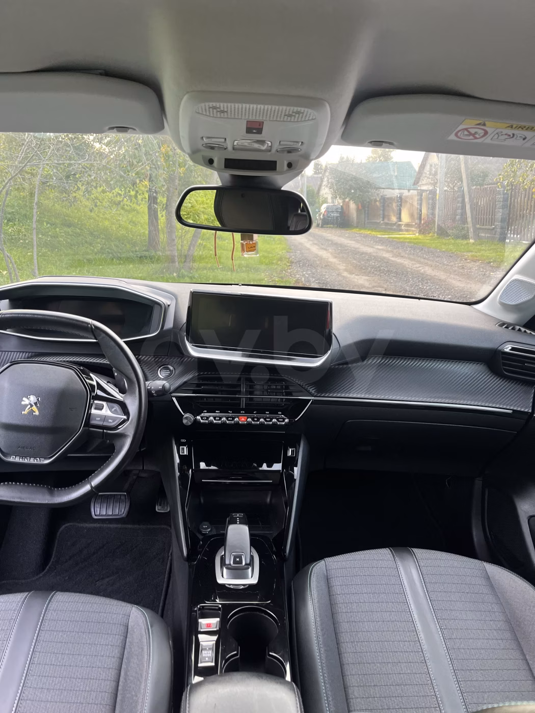Peugeot 208 фото 13