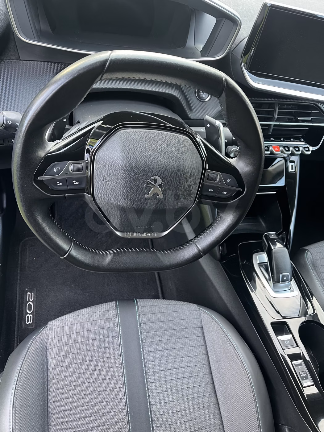 Peugeot 208 фото 14