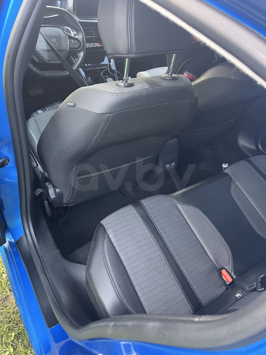 Peugeot 208 фото 16