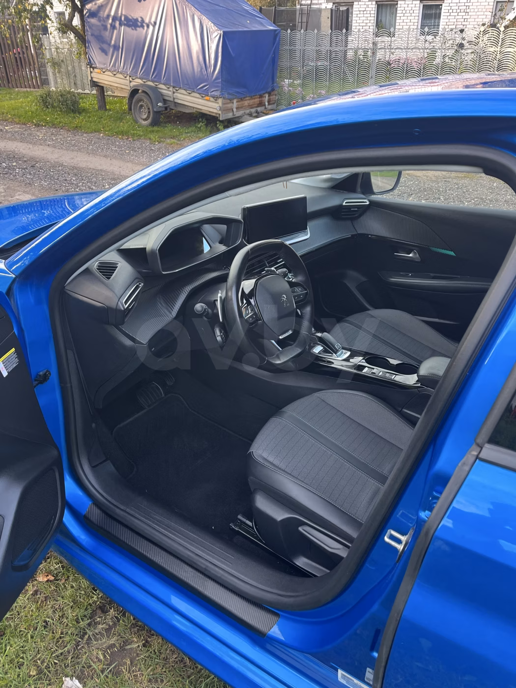 Peugeot 208 фото 17