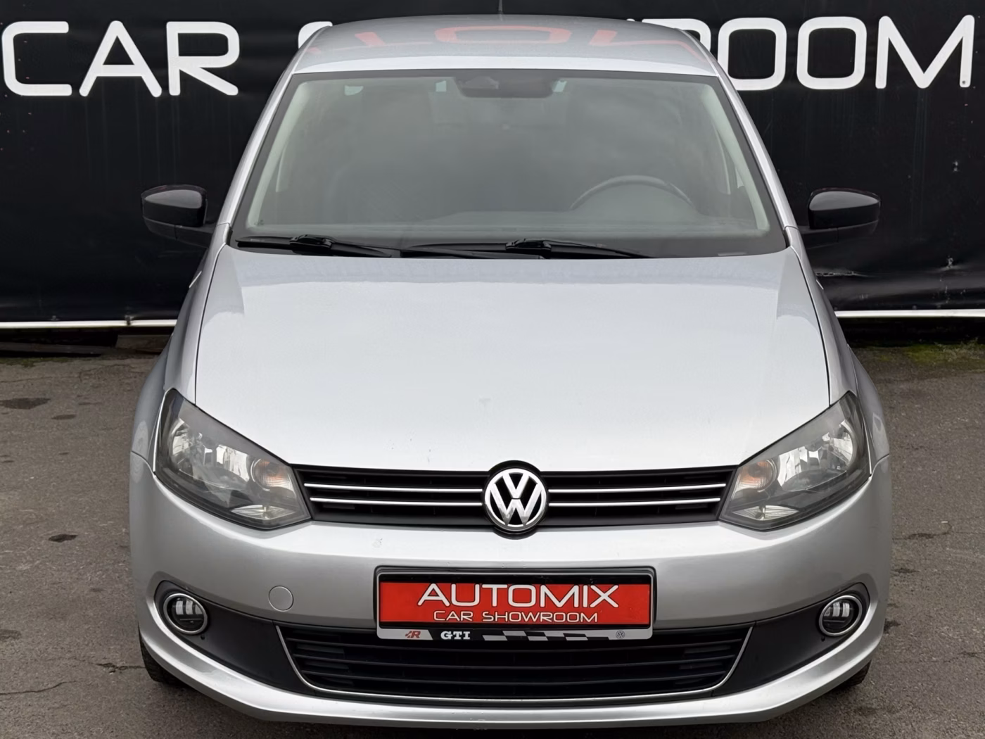 Volkswagen Polo Sedan фото 2