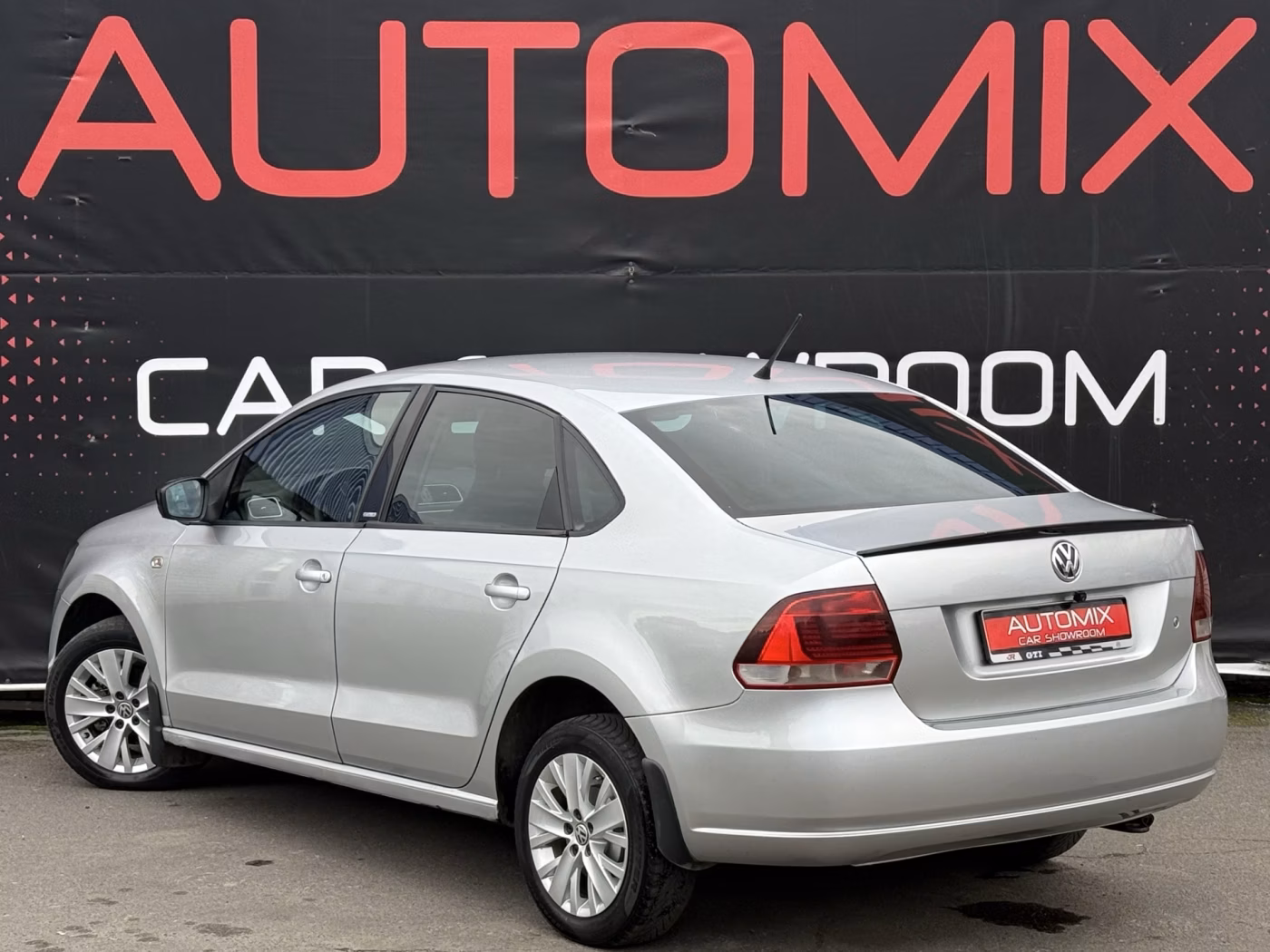 Volkswagen Polo Sedan фото 4