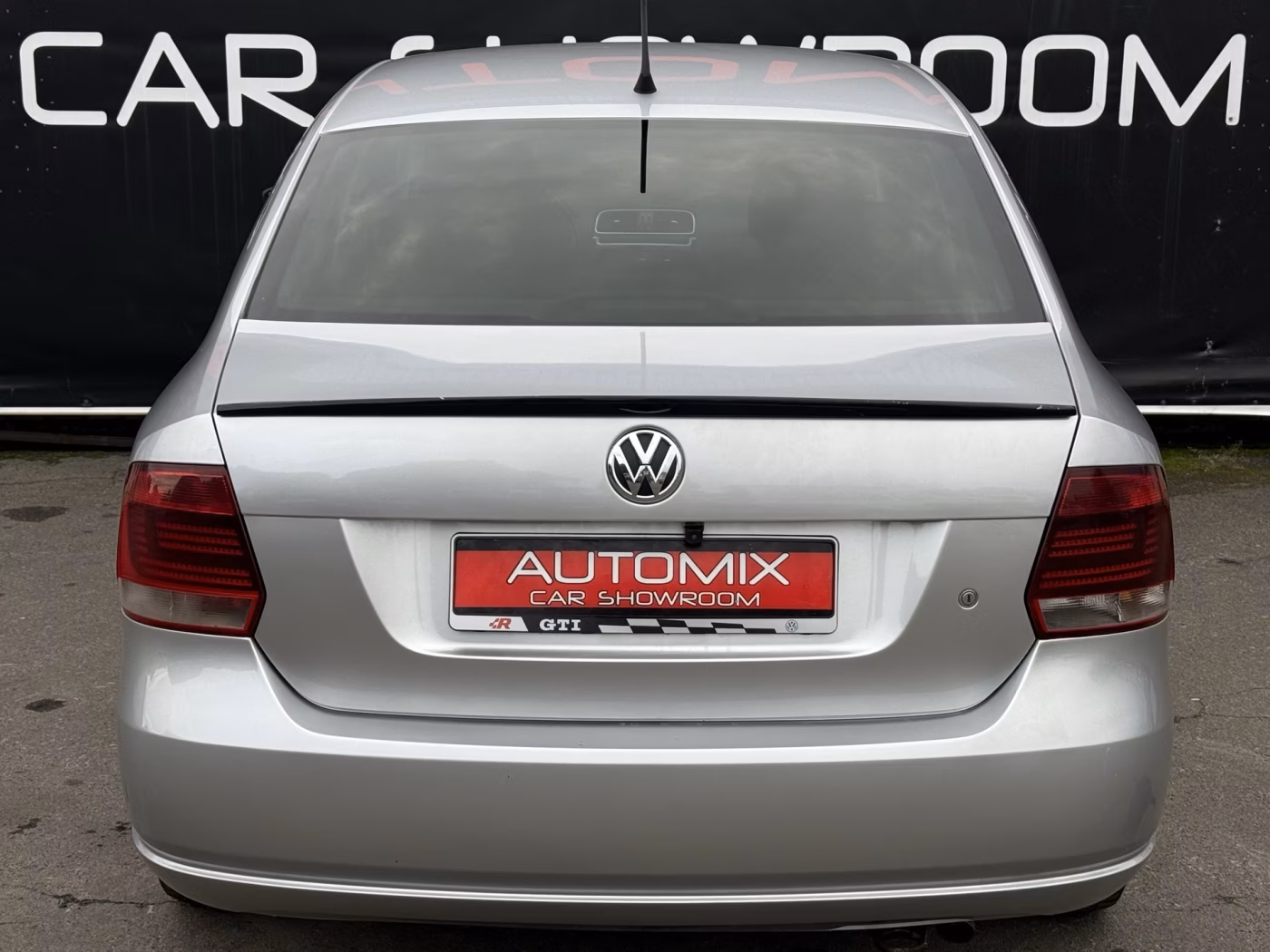 Volkswagen Polo Sedan фото 5